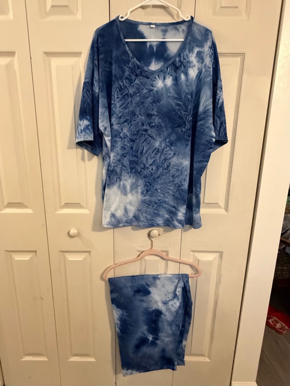 Blue Tie-Dye Loungewear Set - V-Neck Top & Matching Capris.
